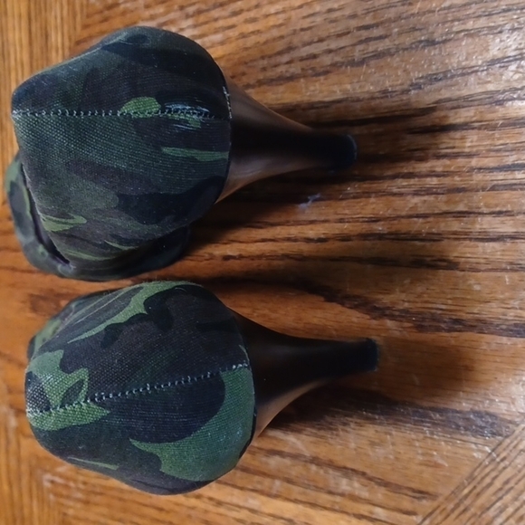 MADDEN GIRL CAMOUFLAGE PEEP TOE HEELS - Picture 5 of 10